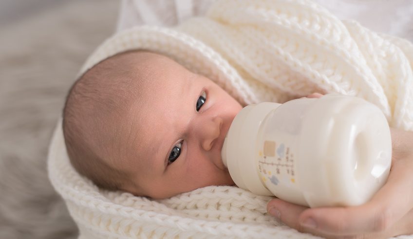 ᐅ Wieviel Muss Ein Baby Trinken Trinkmenge Bei Babys