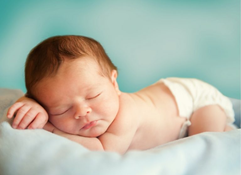ᐅ Baby schläft nicht 8 Tipps, die ihr wissen solltet!